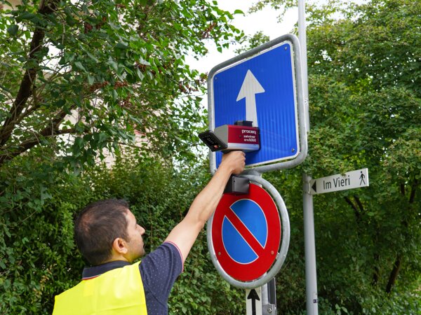 ZRS 6060 Visibility measurement of traffic and road signs and reflective materials
